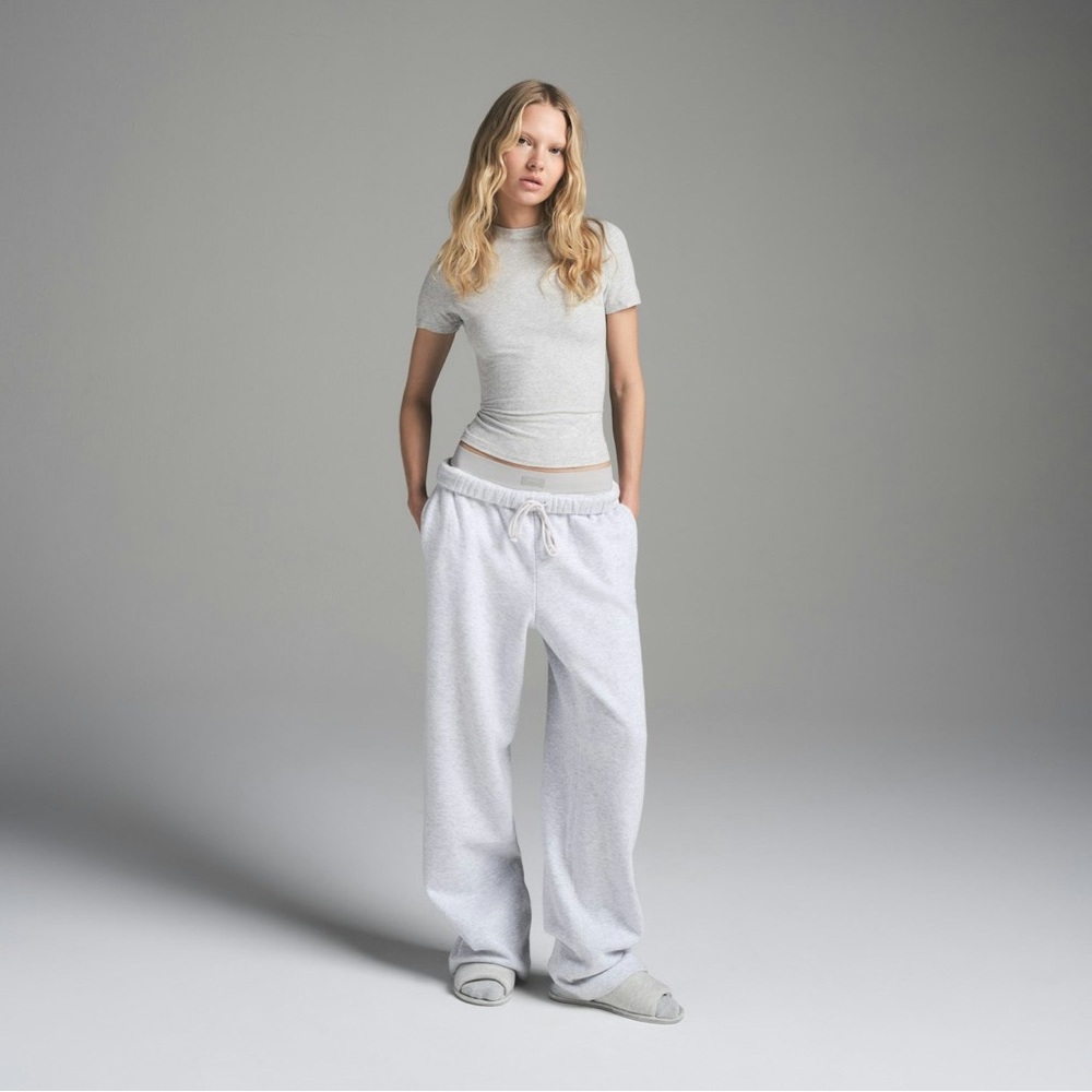 SKIMS COTTON FLEECE 
CLASSIC STRAIGHT LEG PANTS LIGHT HEATHER GREY S